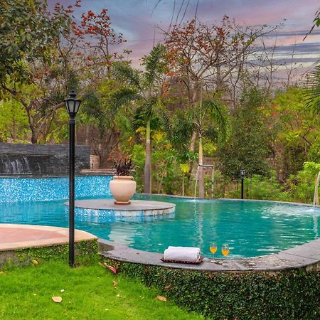 Stayvista At Maple Farms With Pool, Bbq & Bonfire Sohna Eksteriør bilde