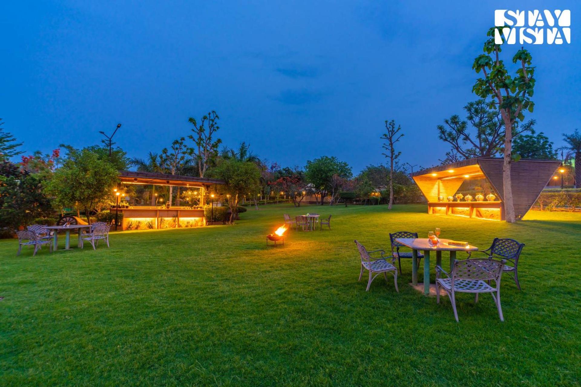 Stayvista At Maple Farms With Pool, Bbq & Bonfire Sohna Eksteriør bilde