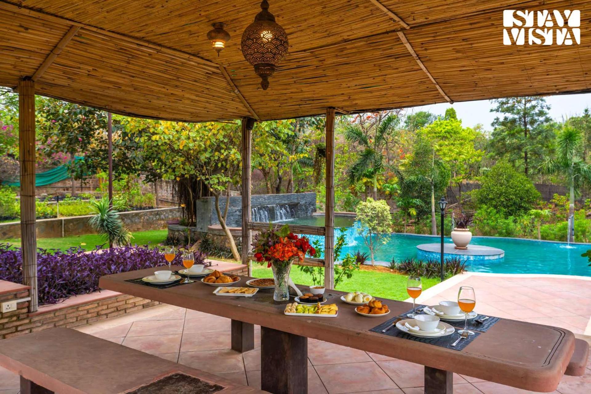 Stayvista At Maple Farms With Pool, Bbq & Bonfire Sohna Eksteriør bilde