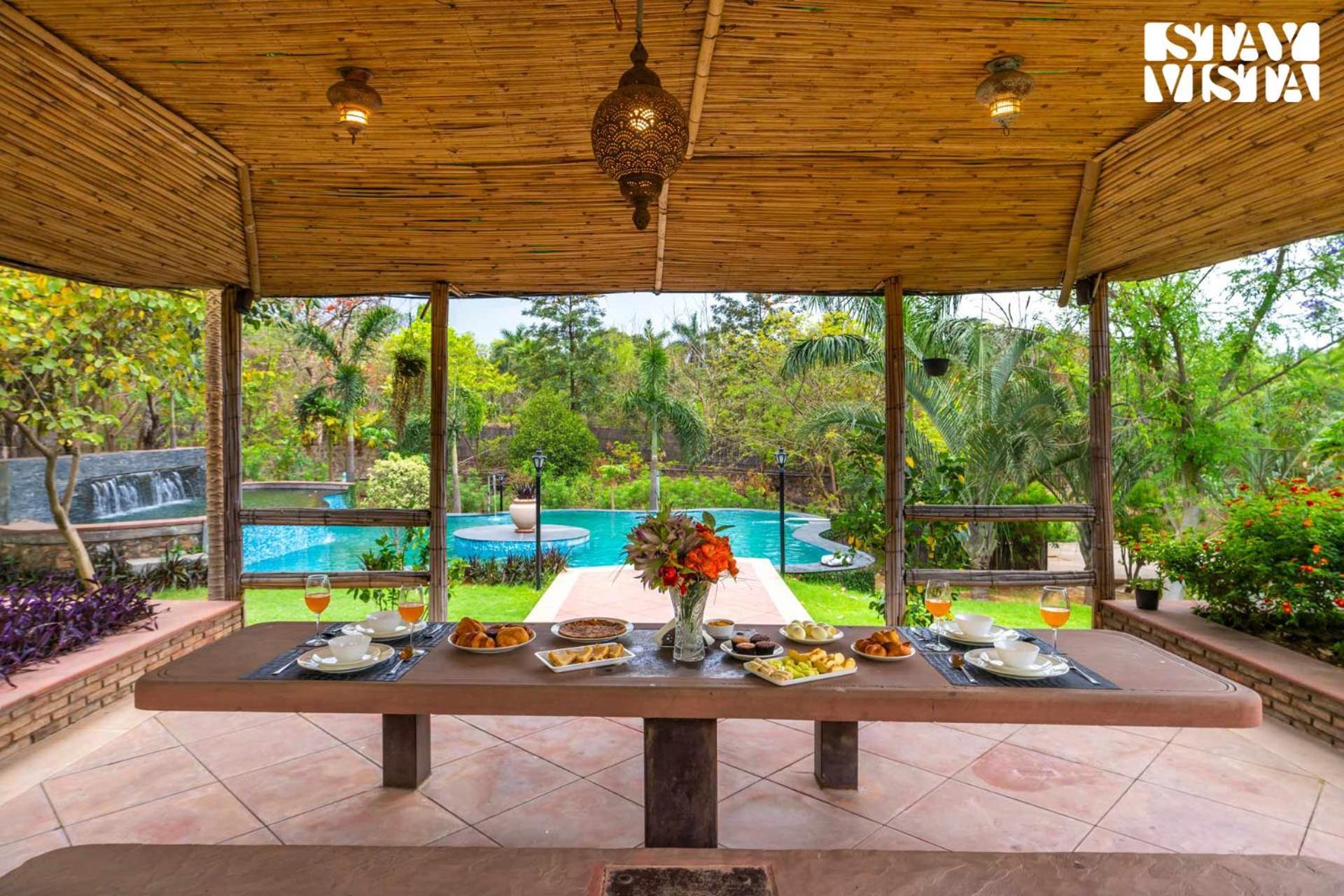 Stayvista At Maple Farms With Pool, Bbq & Bonfire Sohna Eksteriør bilde