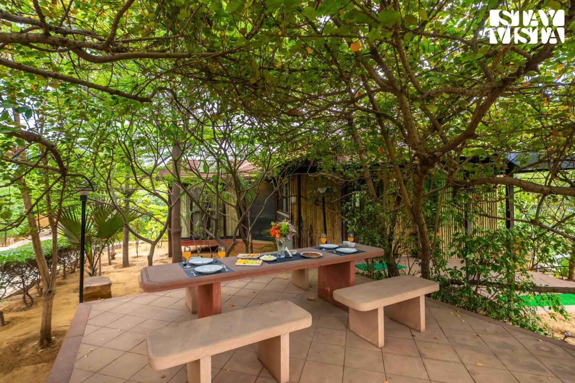 Stayvista At Maple Farms With Pool, Bbq & Bonfire Sohna Eksteriør bilde