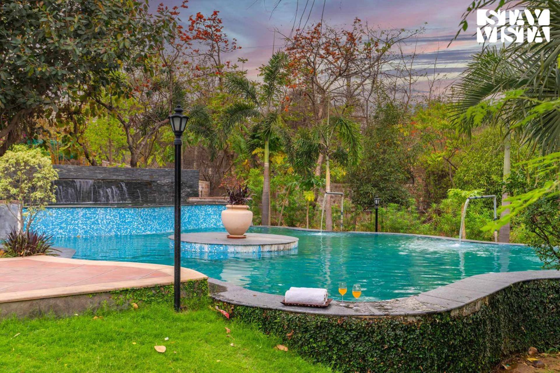 Stayvista At Maple Farms With Pool, Bbq & Bonfire Sohna Eksteriør bilde